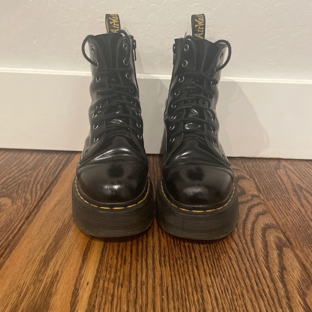 Dr. Martens  U.S. Women’s Size 7